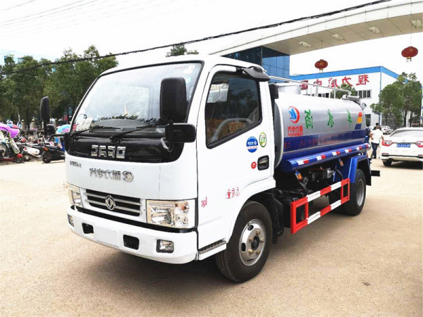 東風(fēng)多利卡D6灑水車(chē)