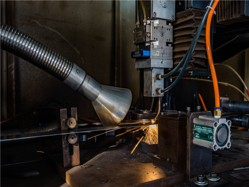 該如何選擇高質量的數控鋸床？